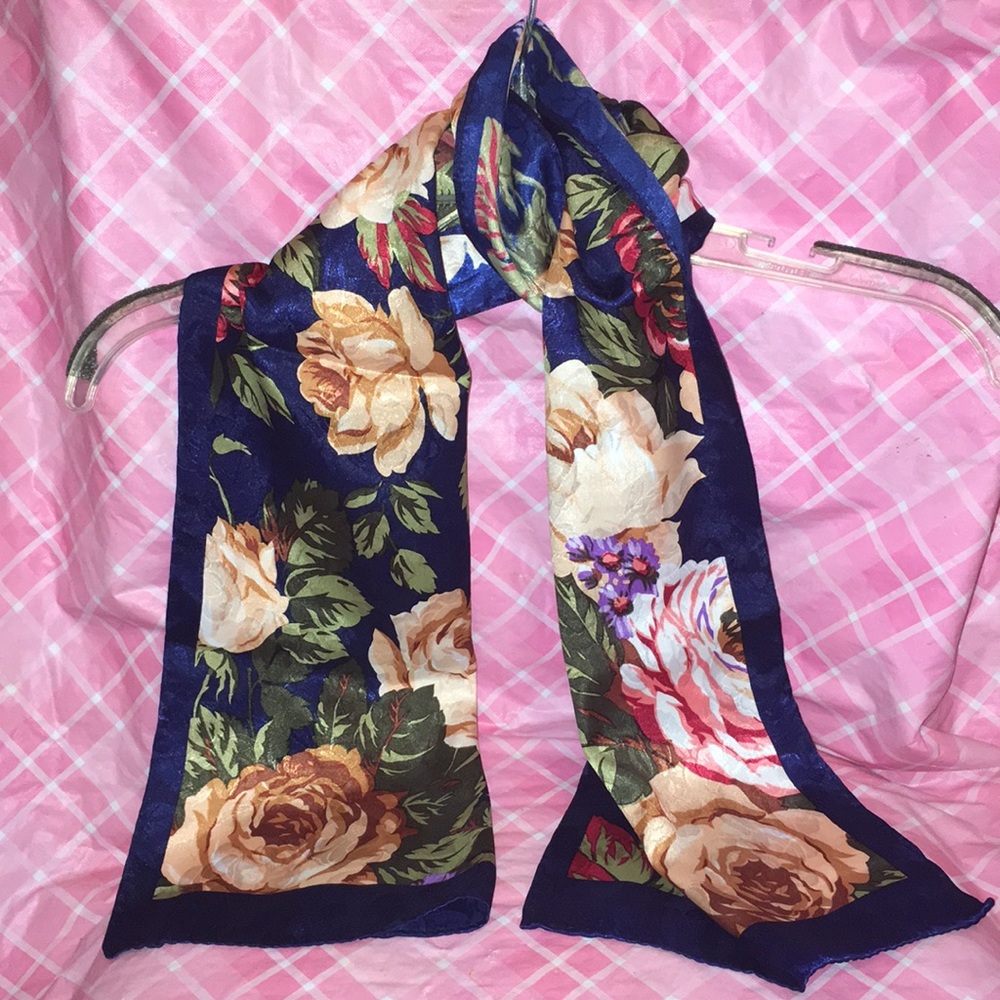 🎈SALE🎈🧣SCARF #3 “VIVID ROSES”🧣